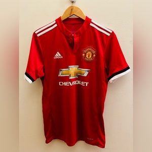 Manchester United jersey men’s small